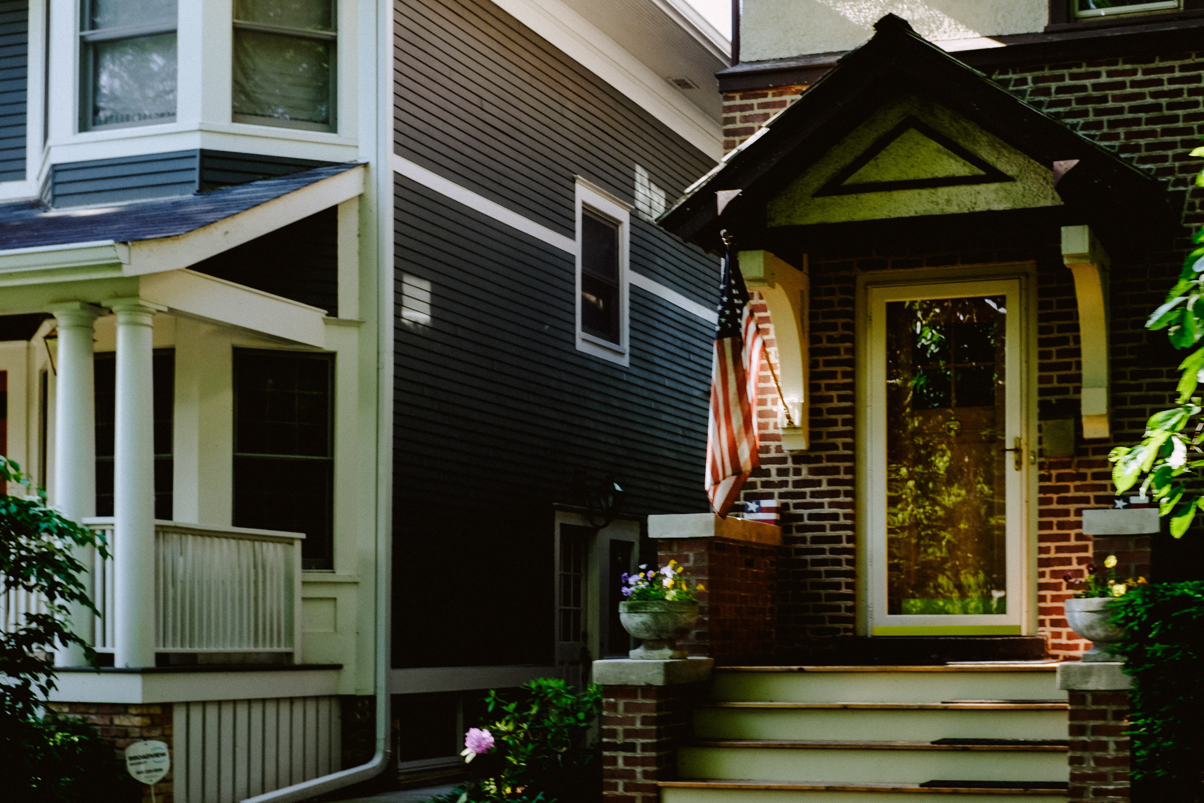 Фото корпусов дома. American neighborhood.